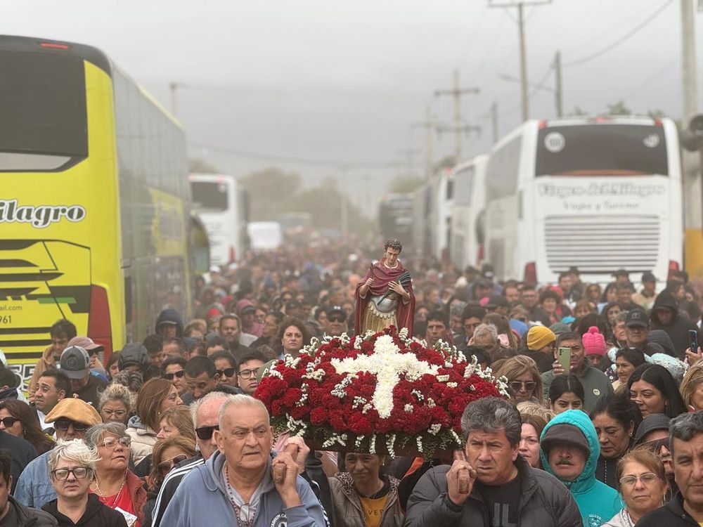 Unas 8.000 personas participaron de la procesión en honor a San Expedito, en el santuario de Bermejo.