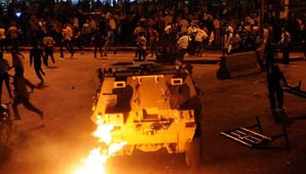 Egipto: 23 muertos en enfrentamientos entre manifestantes y el ejército