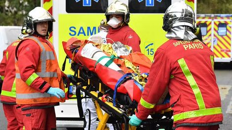 La policía hirió a una mujer cubierta con un velo que en un tren amenazó con “hacerse estallar”
