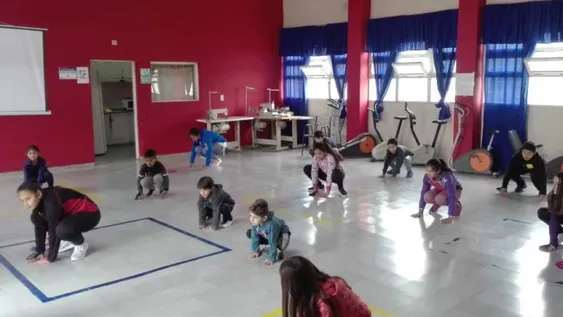 Para combatir la obesidad a tiempo, dan clases gratis de Zumba y aerobic a niños