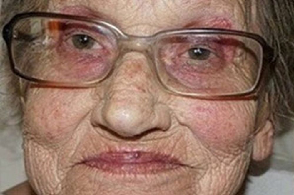 Rejuvenecer a los 80: maquilló a su abuela con un gran resultado