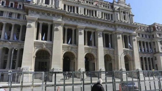 La Procuración dictaminó que la Corte debe intervenir en el conflicto entre Nación y CABA