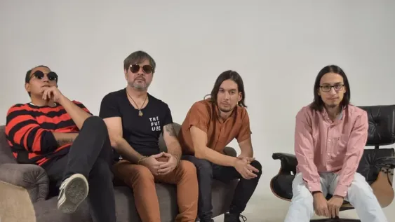 Firmes junto al rock