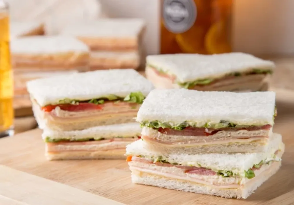 Insólito robo de sanguches de miga y sidras terminó con un sujeto condenado a un año y medio de prisión