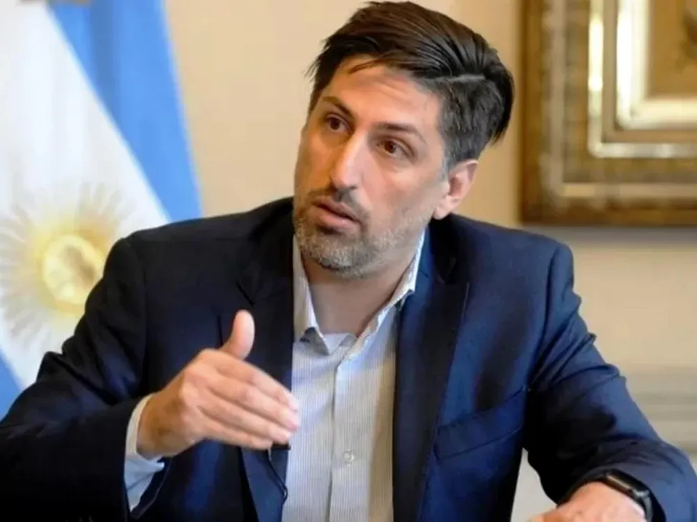 El Gobierno nacional convocó de urgencia a las provincias que se niegan a cerrar las escuelas