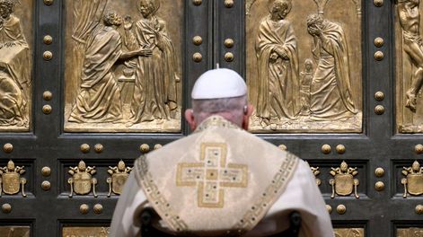 Pese a un resfrío, Francisco presidió la apertura de la Puerta Santa