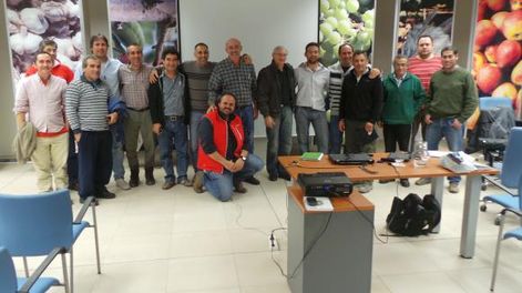 Tratan contratos de polinización entre las partes involucradas