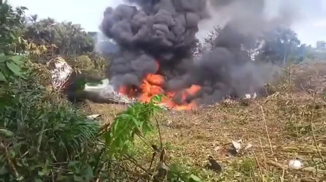 El avión de l fuerza aérea de Colombia se estrelló a poco de despegar. Hay al menos 8 muertos y más de 80 heridos.