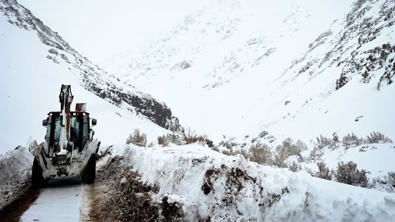 los azules desmovilizo un campamento por intensas nevadas y evacuo a 37 trabajadores en calingasta