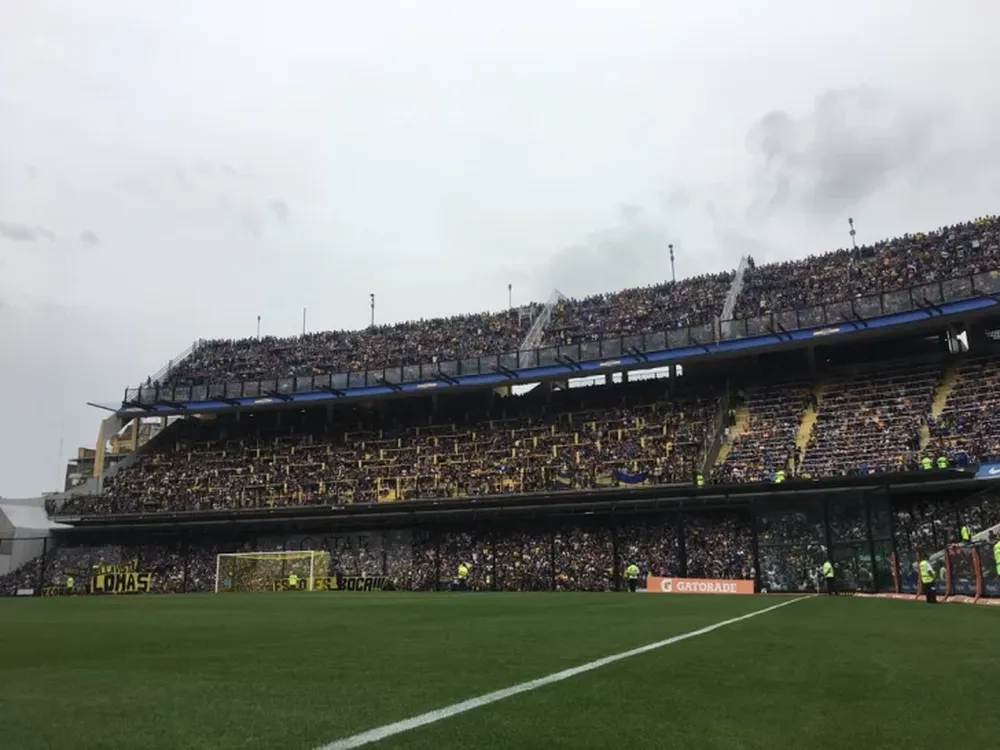 Los hinchas coparon La Bombonera y cerraron las puertas, a la espera del entrenamiento de Boca