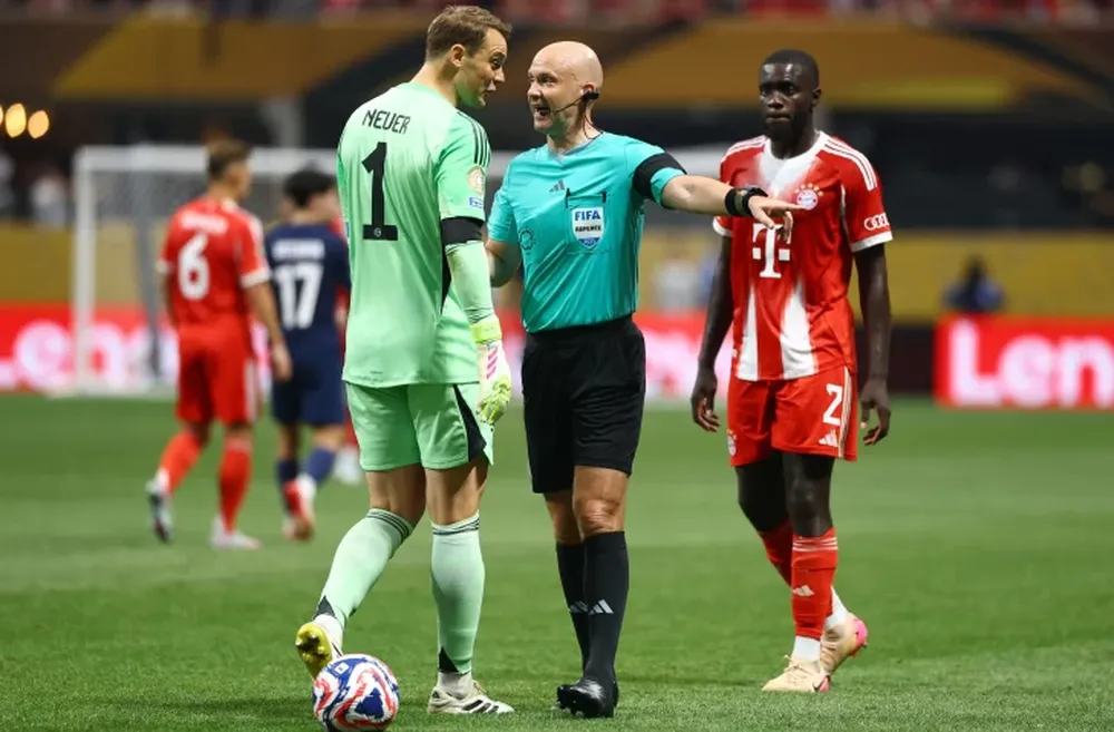 Caliente. Neuer criticó a Donnarumma por la lesión de Musiala.