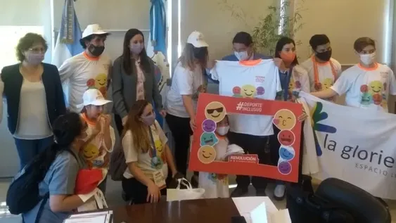 Chicos referentes de la inclusión deportiva, de visita para concientizar