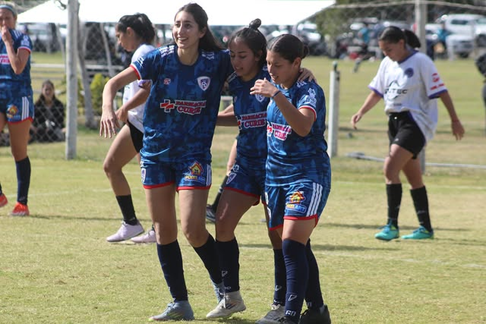 Calise ganó y trepó a la punta.