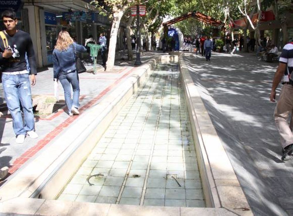 Peatonal Sarmiento: el mes que viene, le lavan la cara