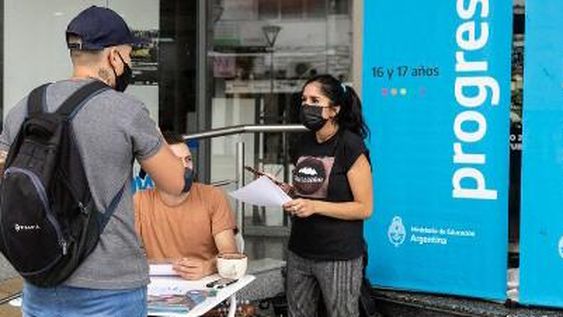 El Gobierno dispone que las becas Progresar suban de 6.400 a 7.400 pesos