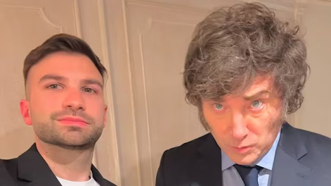 El imputado Mauricio Novelli con el presidente Javier Milei. Ahora se conocieron intercambios de mensajes antes y después del lanzamiento de $LIBRA.