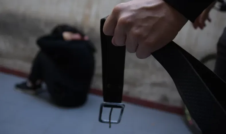 Lo condenaron por violento y volvió a golpear a su pareja: recibió más de 2 años de cárcel