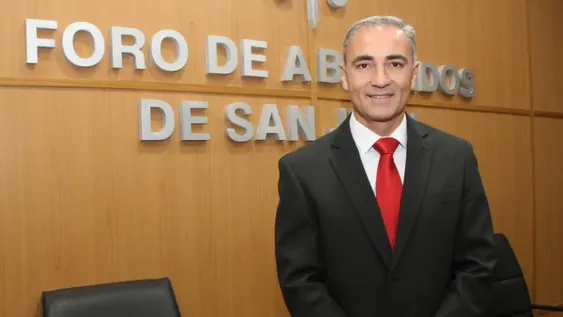 Un camarista se excusó de participar en una causa clave por su pasado político