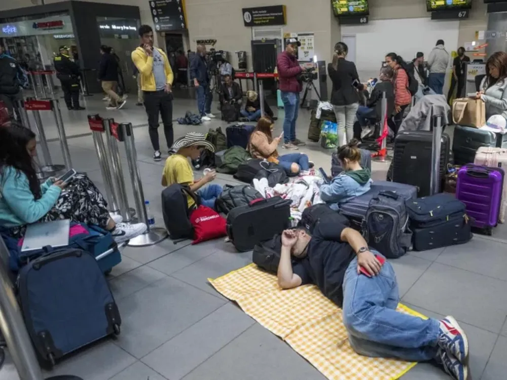 Más de 150 argentinos están varados en Medellín por quiebre de una aerolínea low cost
