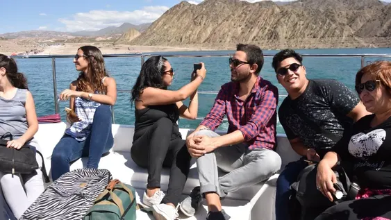 La nueva embarcación comenzó con los paseos en Punta Negra y causó furor