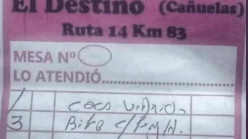 Bomberos que ayudaron en Corrientes, pararon a comer y tuvieron una sorpresa en el ticket