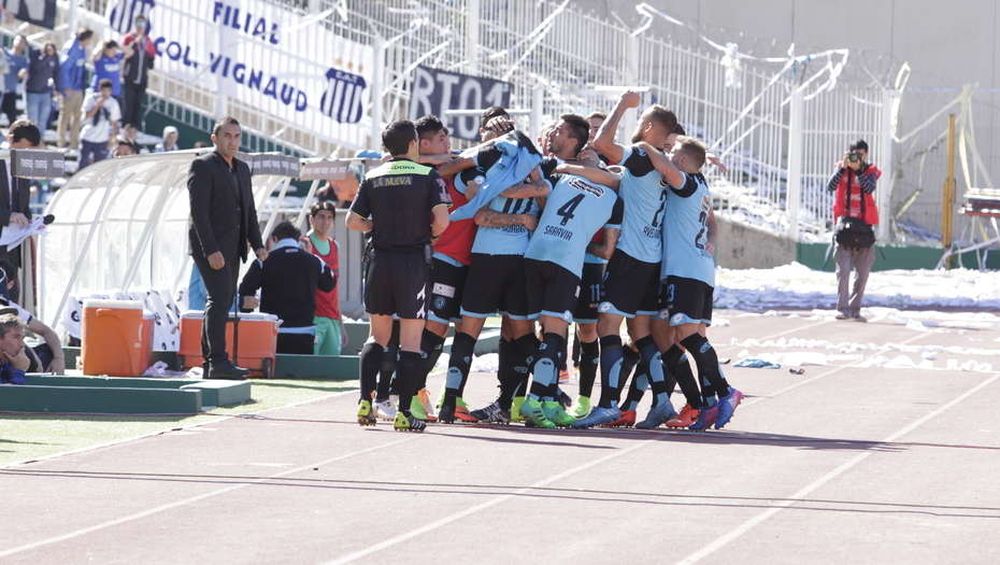 Talleres le ganó a Estudiantes y se prendió en la cima