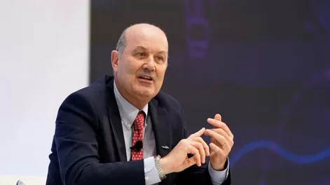 Sturzenegger afirmó que la reforma laboral regirá para todo el empleo privado