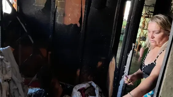 Murió su abuela, se mudó a su casa y el fuego le destruyó todo