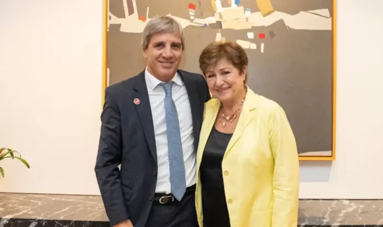 Luis Caputo y Kristalina Georgieva, titular del FMI.