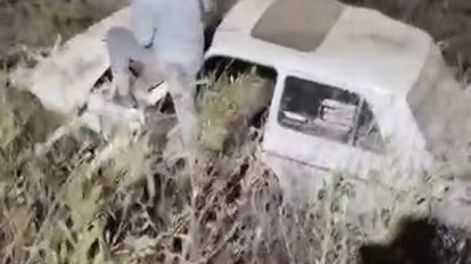 [VIDEO] Violento vuelco en Caucete: un joven terminó en un zanjón y se investiga si corría una picada