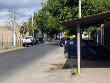 Un sospechoso fue detenido tras una persecución policial vinculada a la inseguridad en avenida Paula Albarracín de Sarmiento. Un sospechoso fue detenido tras una persecución policial vinculada a la inseguridad en avenida Paula Albarracín de Sarmiento.