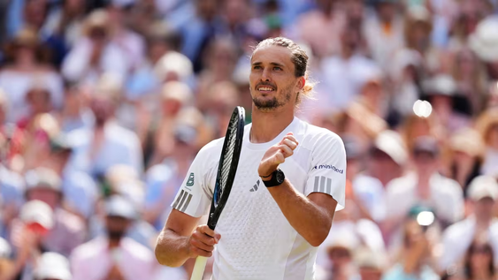El alemán Alexander Zverev celebra luego de vencer en sets corridos al inglés Arthur Fery en una de las semifinales de Wimbledon.