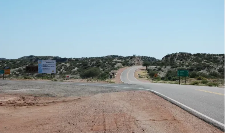 Ruta 141: volcó un camión en la zona de Bermejo