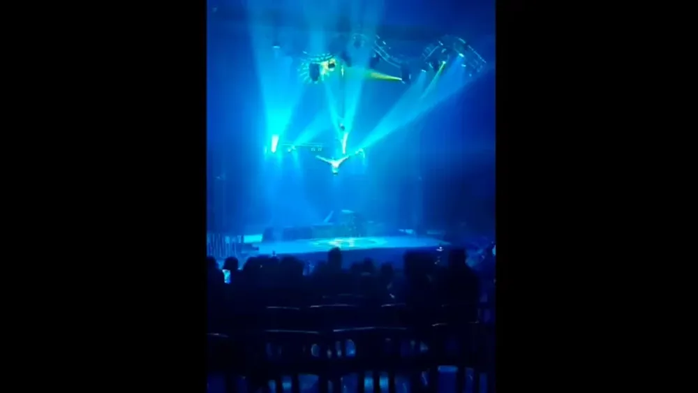 Dos trapecistas argentinos, heridos tras caer en pleno show de un circo