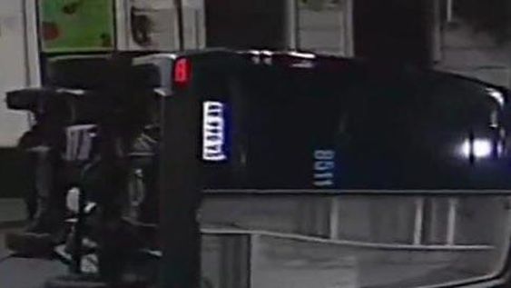 Así chocó y volcó una camioneta policial que iba a la casa de Chano