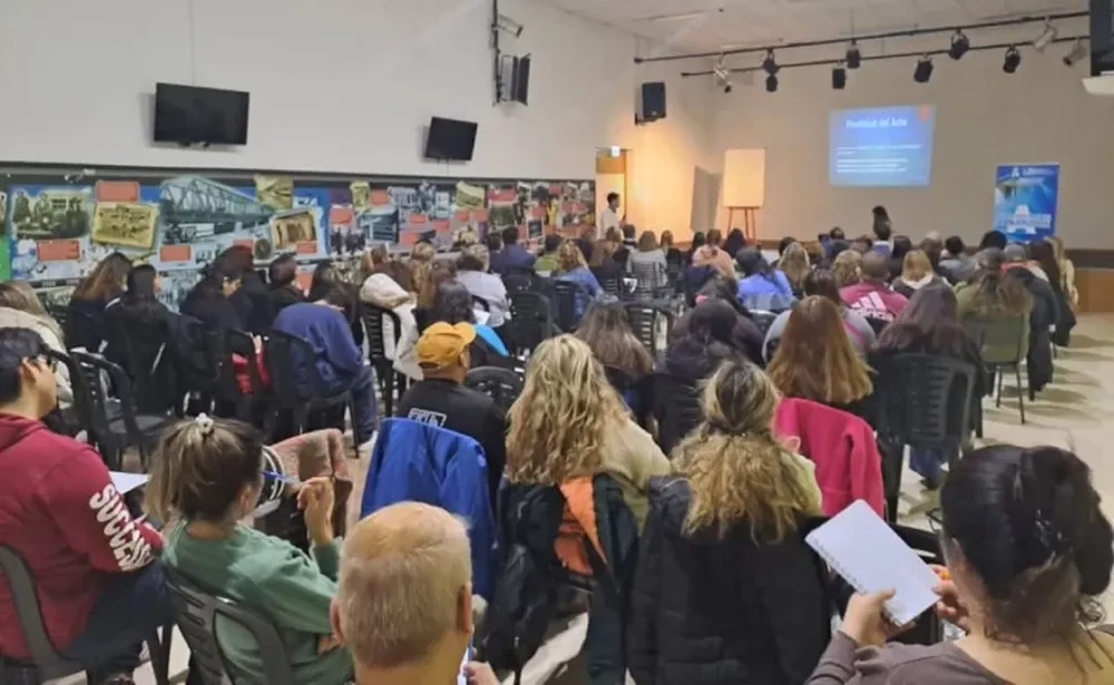 Entregaron certificados a comunidad de Albardón