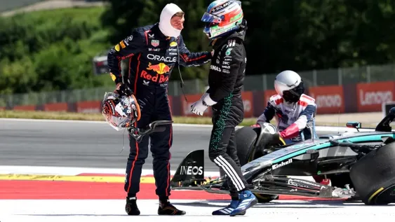 Este incidente enfuereció al actual campeón del mundo que se dio cuenta al instante que no podía seguir compitiendo y por radio trató de “idiota” a Antonelli. (Reuters)