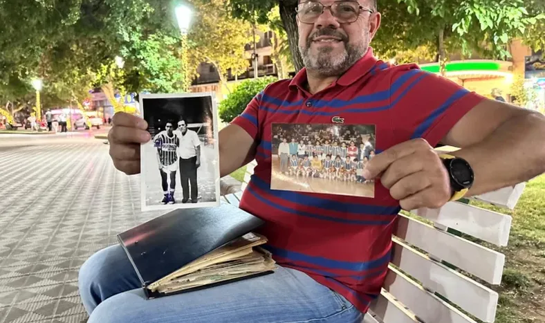 Maestro. A los 64 años, Héctor Riveros disfruta como nunca de la pasión por el futsal y por el fútbol. Un entrenador que marcó una época en San Juan.