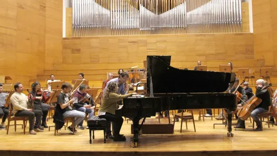 La Sinfónica, de nuevo con su director