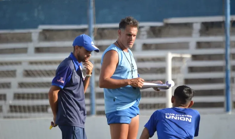Unión, último y en descenso, se quedó sin DT tras la renuncia de Del Cero