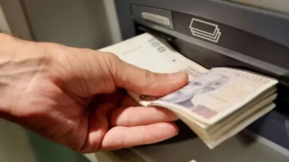 Oficializaron el aumento del salario mínimo, vital y móvil: de cuánto será en cada etapa