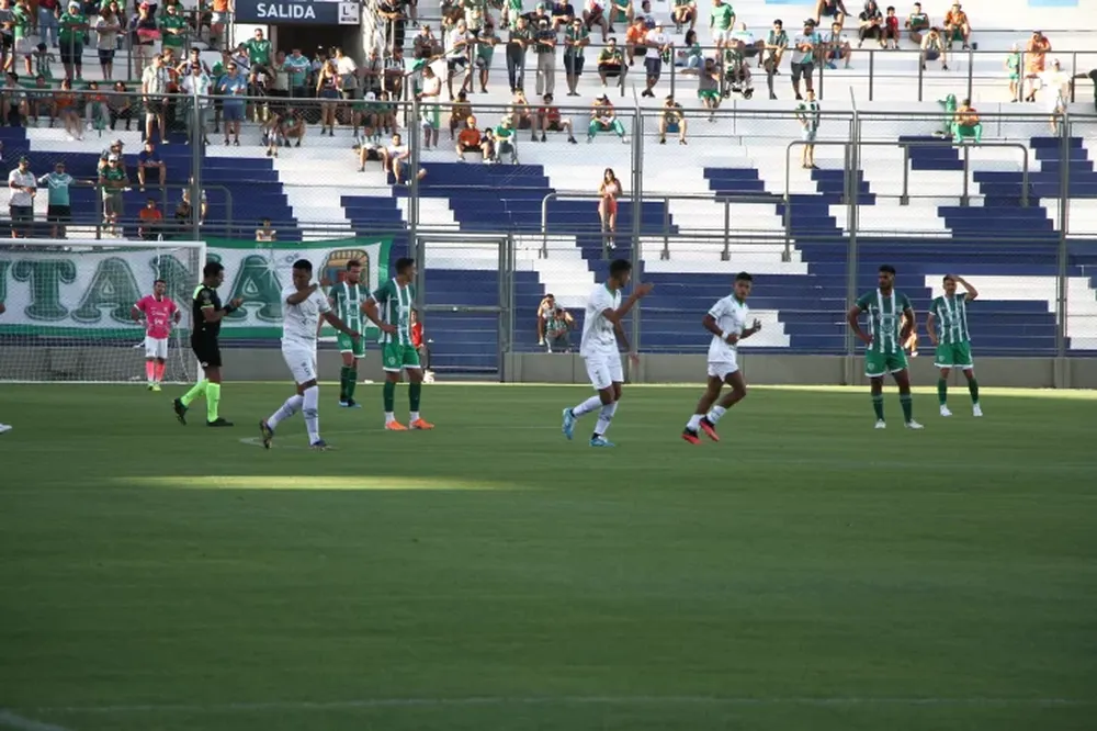 Desamparados no tuvo el debut esperado y perdió en el Bicentenario