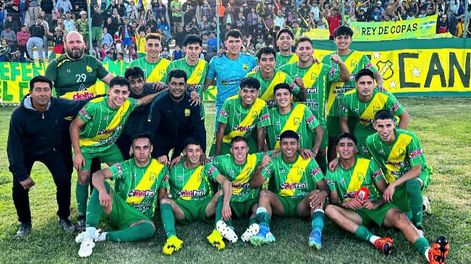 Diario de Cuyo | ESPERA. Atlético Peñaflor ganó su última copa en 1999 y ahora irá por la gloria para seguir siendo el más ganador en el historial del torneo.