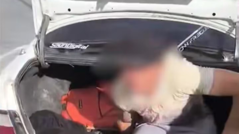 Insólito: encontraron a un hombre adentro del baúl de un auto durante un control policial