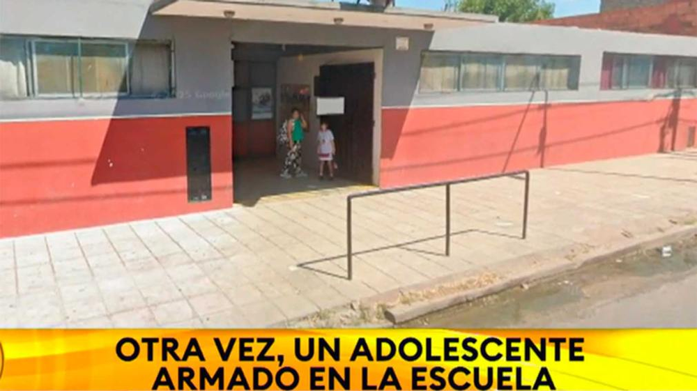 Un alumno llevó un arma al colegio y casi provoca una tragedia