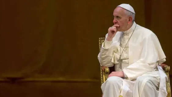 Francisco reduce por diez días sus actividades por la rodilla