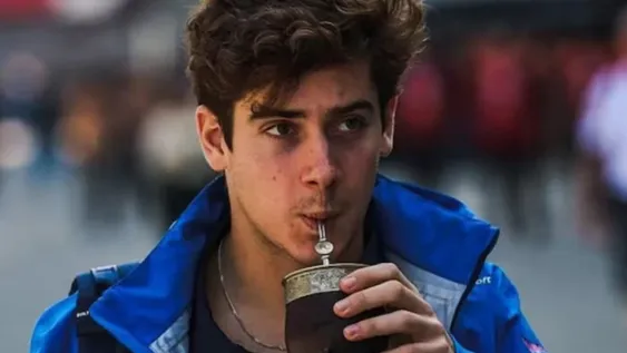 TOMANDO MATE, Franco espera expectante conducir uno de los Alpine en Monza.