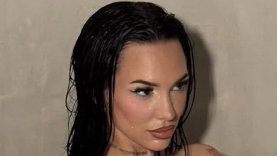 La Joaqui sorprendió con su producción más osada: en la bañera y cubierta de espuma