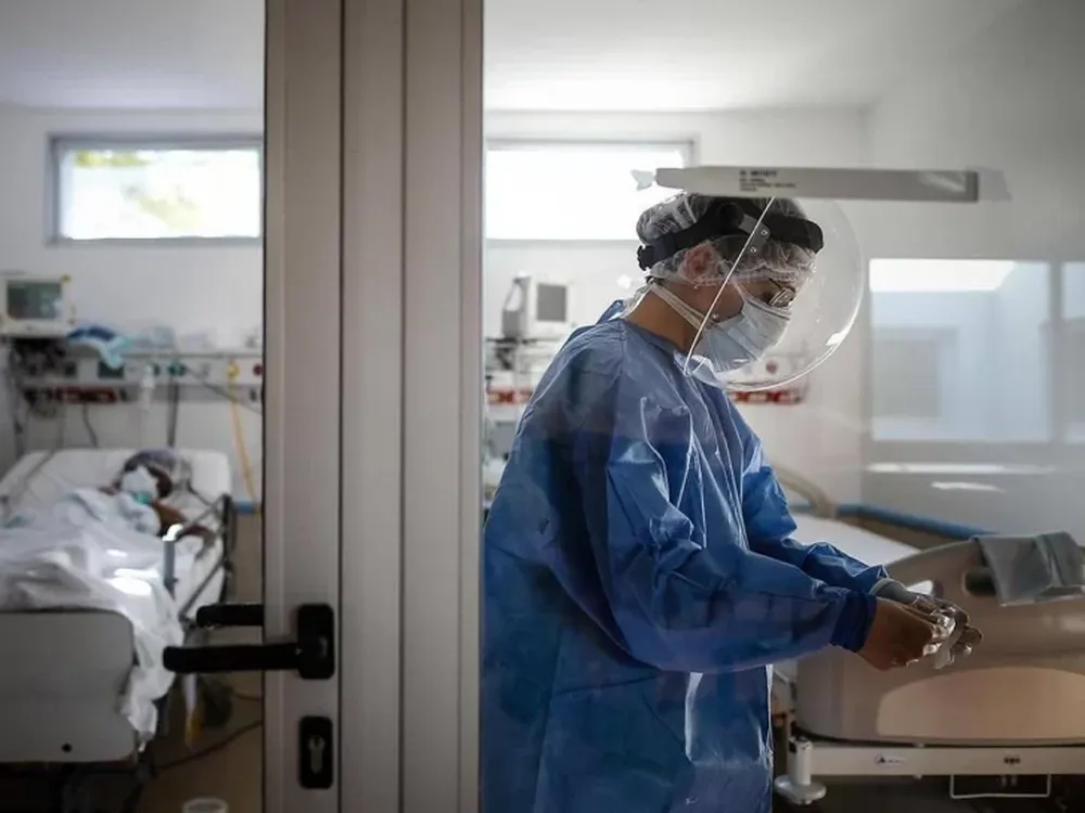 Récord de muertes por coronavirus: 241 en un día y el total fallecidos trepa a 5.004