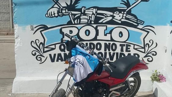eterno en la esquina colorada: la tarde en que el polo volvio a alentar a su querido del bono